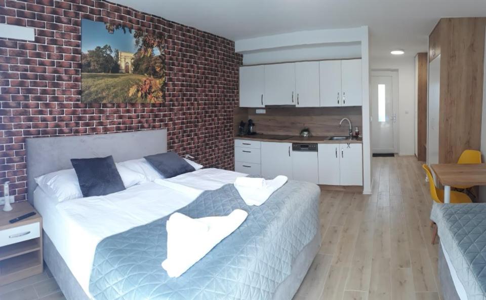 Apartmanovy Dum Na Kolonade 雷德尼斯 外观 照片