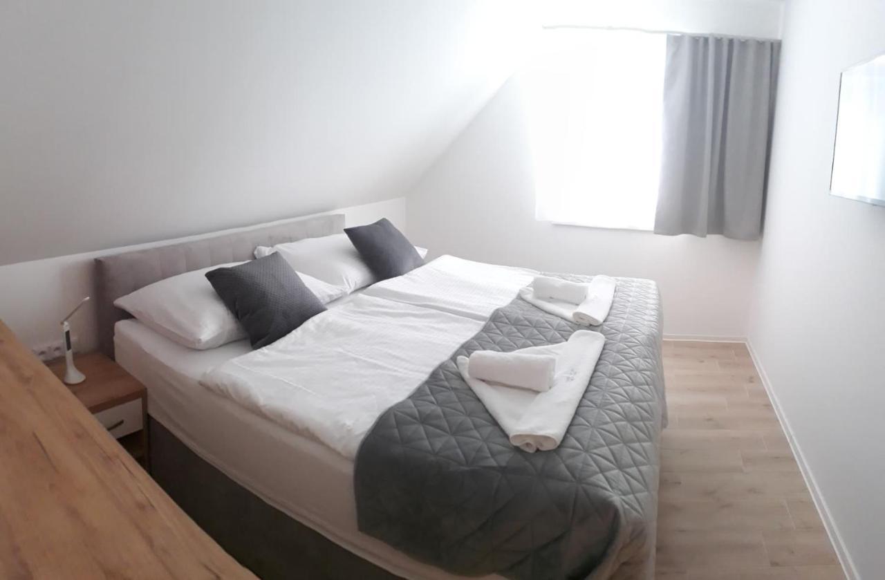 Apartmanovy Dum Na Kolonade 雷德尼斯 外观 照片
