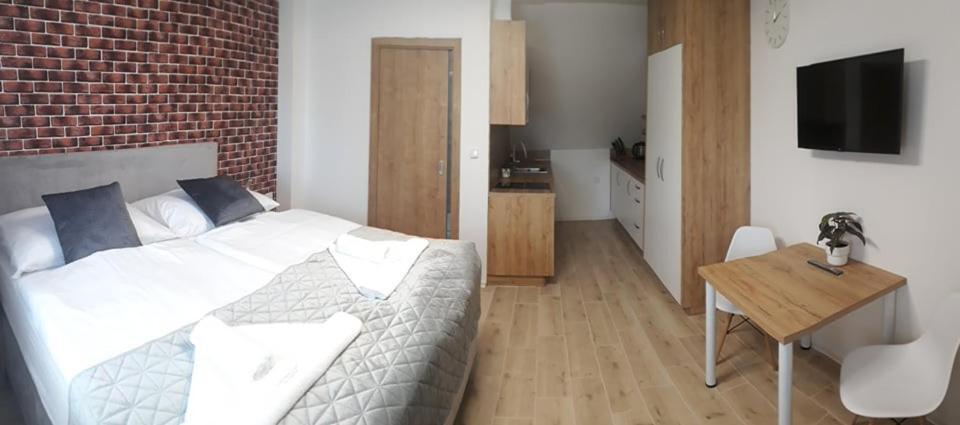 Apartmanovy Dum Na Kolonade 雷德尼斯 外观 照片