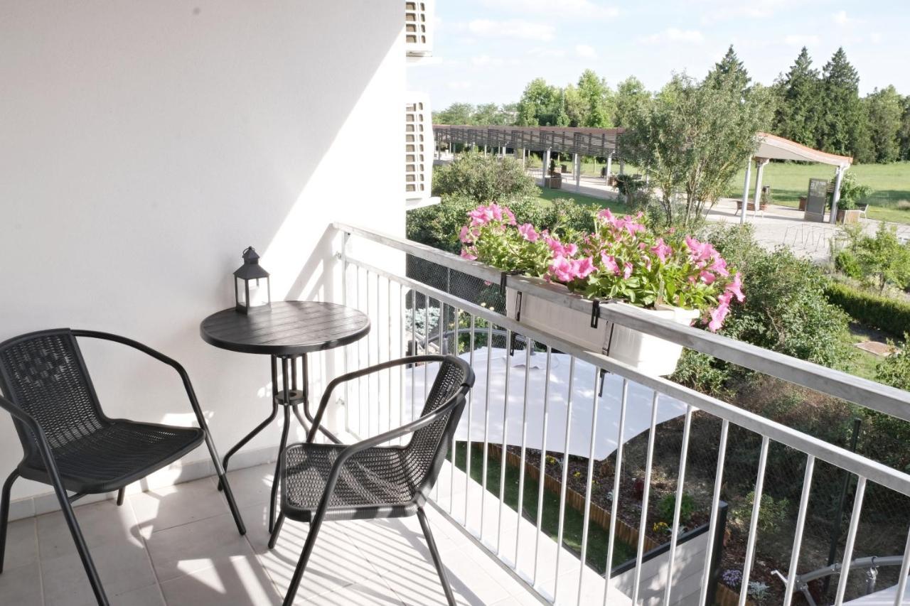 Apartmanovy Dum Na Kolonade 雷德尼斯 外观 照片